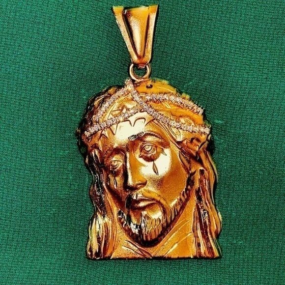 Jesus Christ Face Pendant in Solid Gold great gift idea for protection and faith - Picture 2 of 8